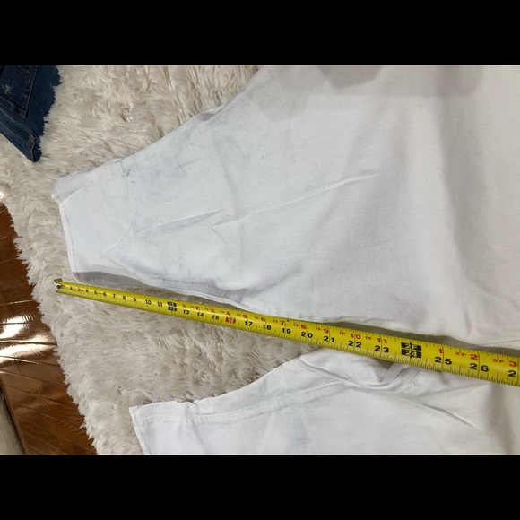 Elle Paris New York Tokyo 2 buttonwhite crop Capri jeans. Flap pickets!❤️❤️ - Picture 4 of 11